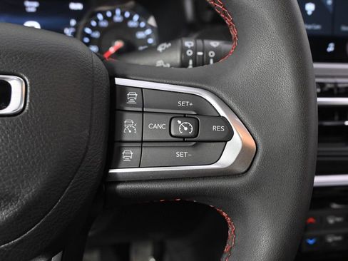 Used 2025 Jeep Compass Trailhawk AWD/4WD image 34