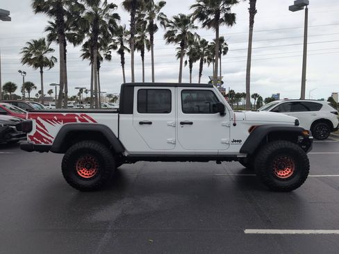 Used 2023 Jeep Gladiator Sport w/ Trailer Tow Package AWD/4WD image 3