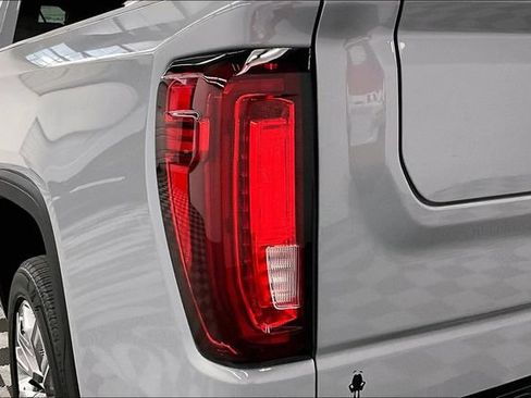 Used 2025 GMC Sierra 1500 Denali w/ Denali Reserve Package AWD/4WD image 38