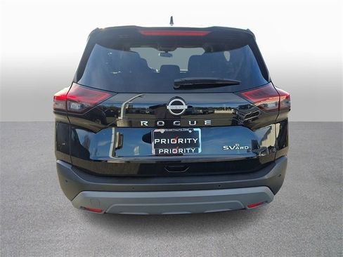 Used 2023 Nissan Rogue SV image 5