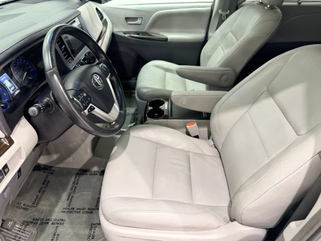 Used 2017 Toyota Sienna XLE w/ XLE Navigation Package FWD image 27