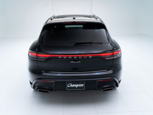 Certified 2025 Porsche Macan image 10