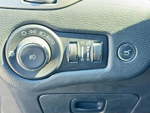 Used 2019 Jeep Cherokee Limited image 7