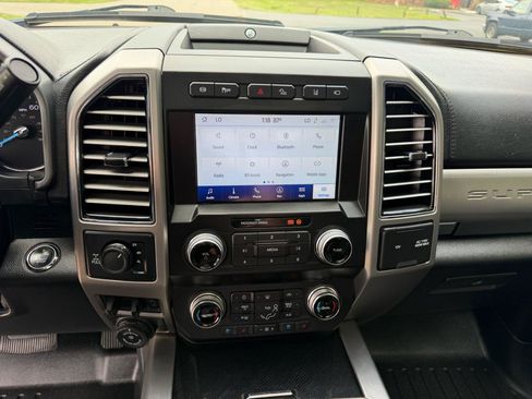 Used 2020 Ford F350 Platinum w/ Tremor Off-Road Package AWD/4WD image 27