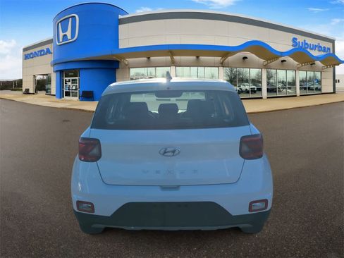 Used 2021 Hyundai Venue SE image 7