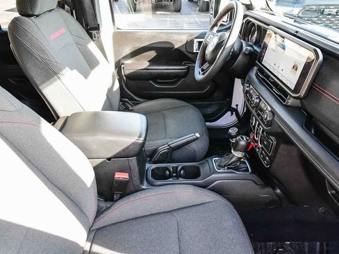 Used 2024 Jeep Wrangler Rubicon image 15