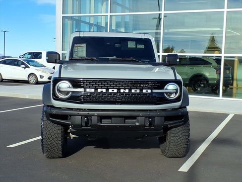 Used 2022 Ford Bronco Wildtrak image 2