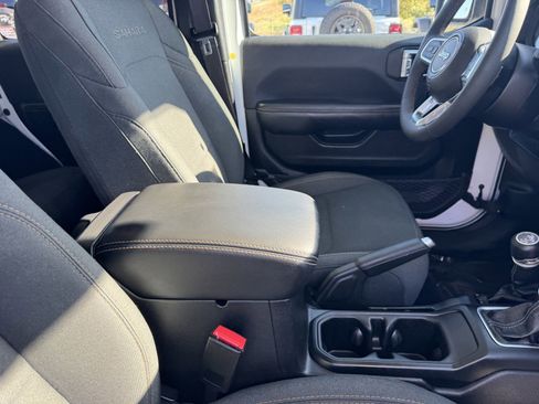 Certified 2024 Jeep Wrangler Unlimited Sahara image 9