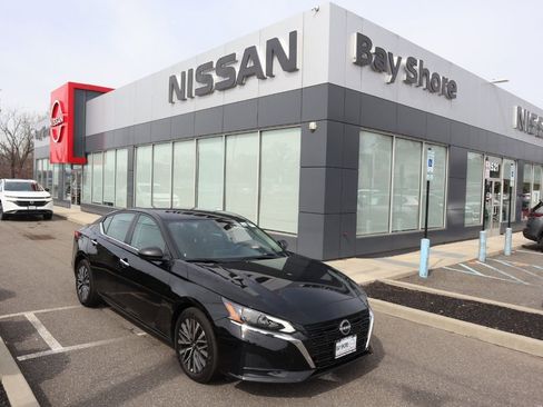 Certified 2025 Nissan Altima 2.5 SV FWD image 1