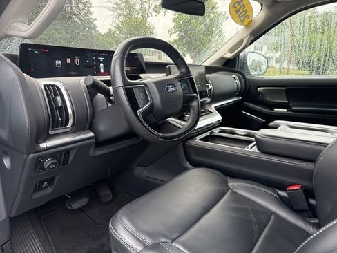 Used 2025 Ford Expedition Max Platinum AWD/4WD image 8
