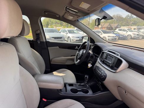 Used 2016 Kia Sorento FWD image 19