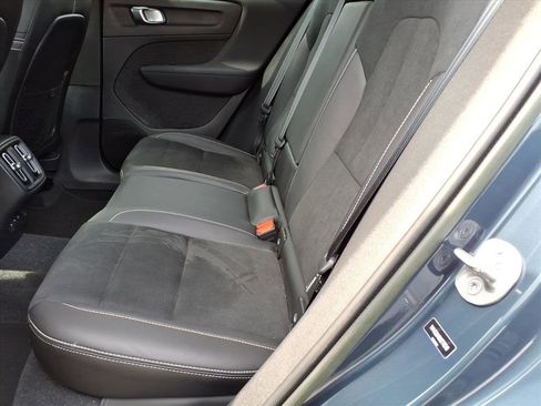 Used 2022 Volvo XC40 T5 R-Design w/ Climate Package image 10