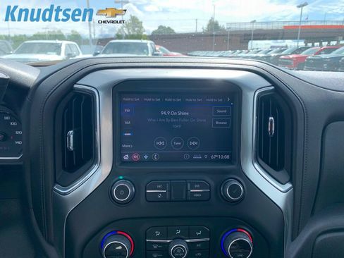 Used 2022 Chevrolet Silverado 1500 LT AWD/4WD image 23