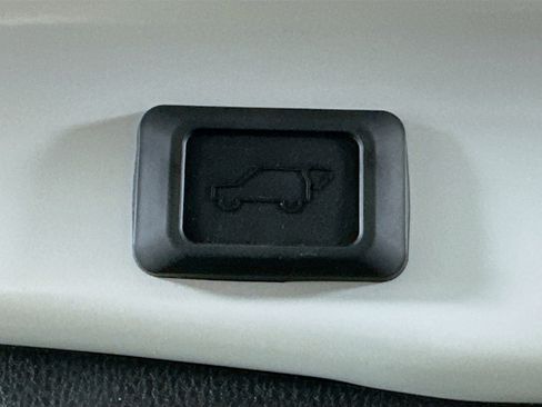 Used 2025 Toyota RAV4 XLE w/ Convenience Package image 29