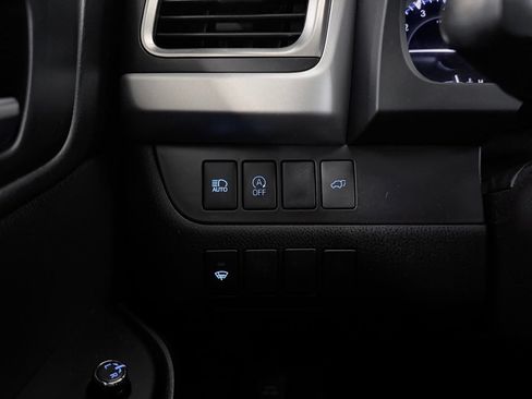 Used 2019 Toyota Highlander XLE FWD image 21