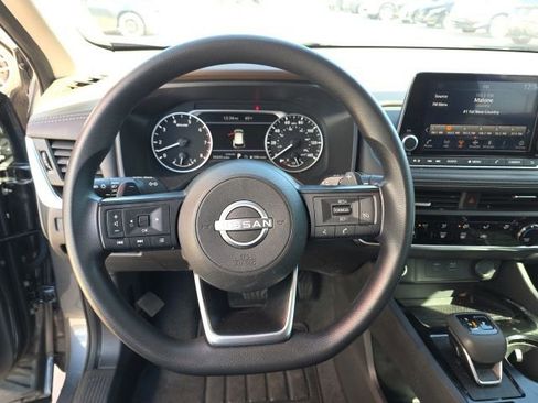 Used 2023 Nissan Rogue S image 15