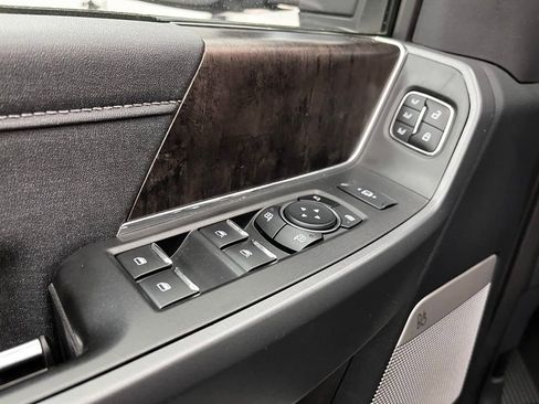 Used 2023 Ford F250 Lariat w/ Lariat Ultimate Package AWD/4WD image 18