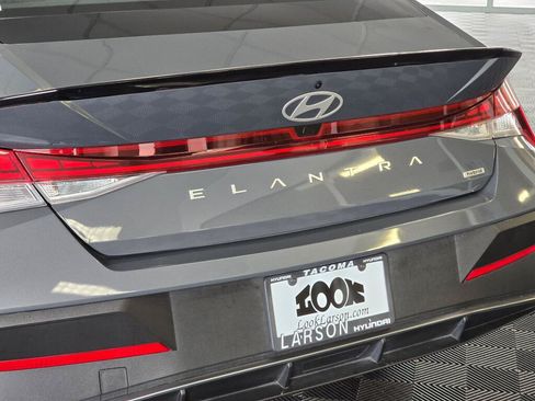 Used 2025 Hyundai Elantra SEL FWD image 12