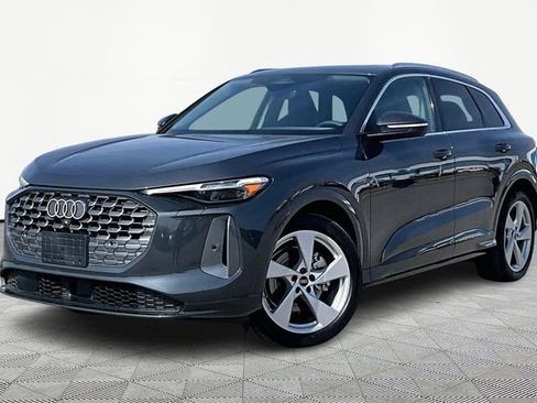 New 2025 Audi Q5 Prestige image 1