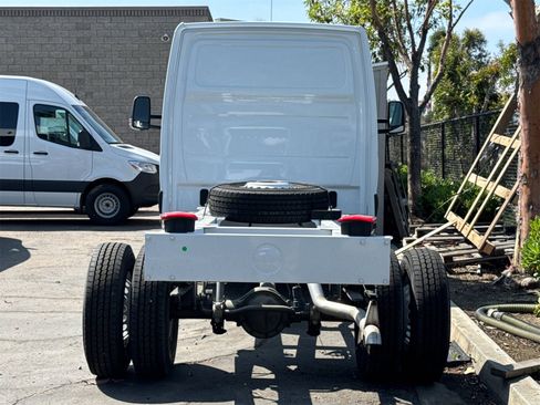 Used 2023 Mercedes-Benz Sprinter 3500 image 4