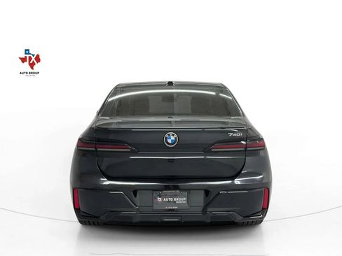 Used 2023 BMW 740i w/ Parking Assistance Package RWD image 8