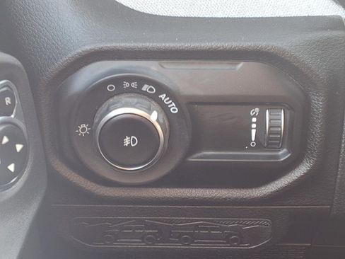 Used 2025 Jeep Wrangler Willys image 18