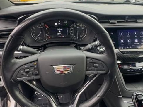 Used 2021 Cadillac XT6 Premium Luxury image 14