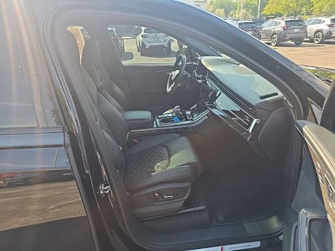 Used 2023 Audi SQ7 Prestige AWD/4WD image 6