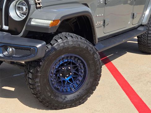 Used 2021 Jeep Wrangler Unlimited Sahara w/ Dual Top Group AWD/4WD image 7