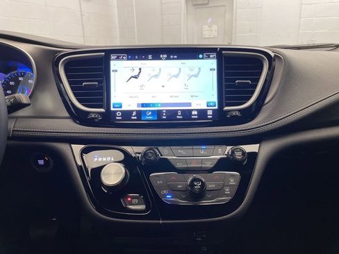 New 2026 Chrysler Pacifica Select image 10