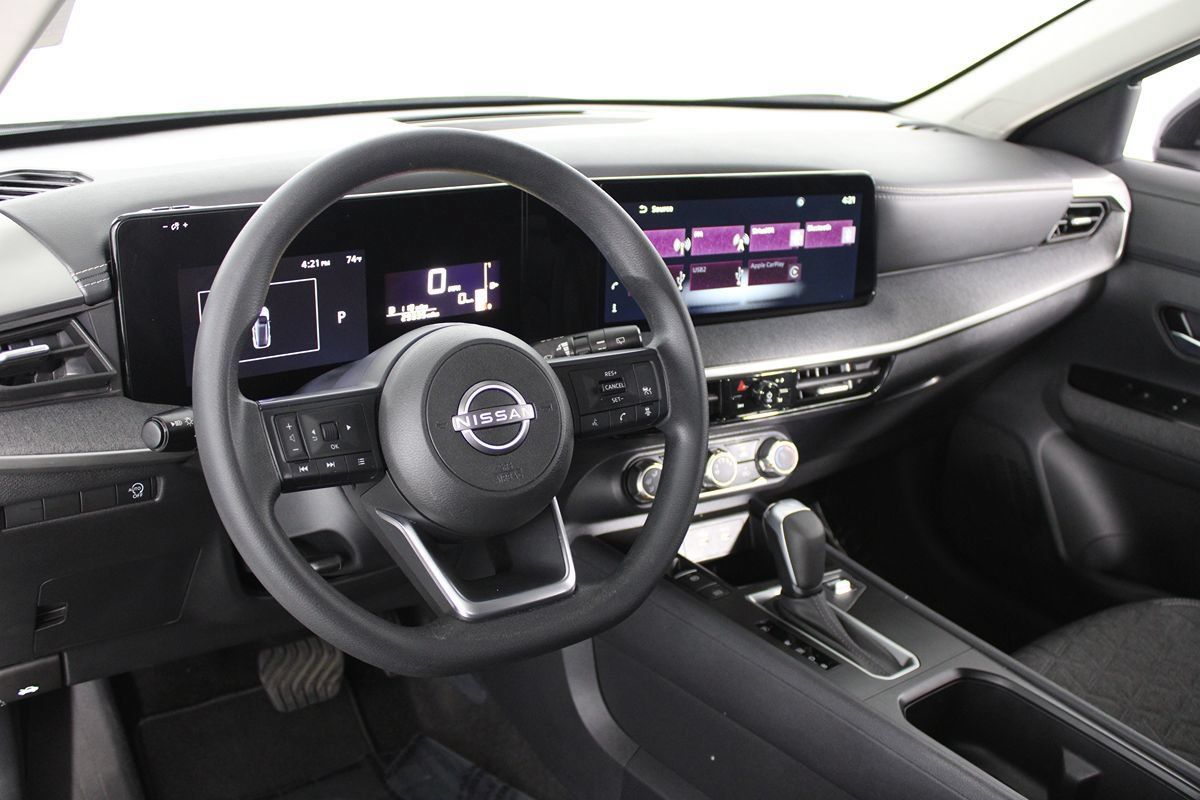 Used 2025 Nissan Kicks SV FWD image 27