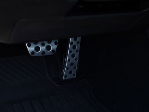 Used 2025 Toyota Camry SE image 14