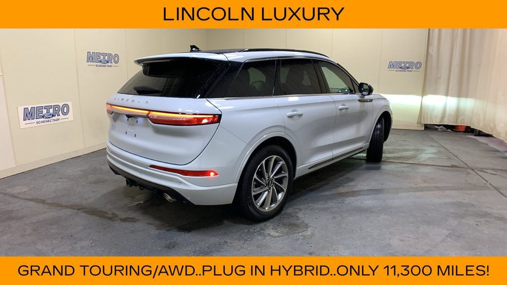 Used 2025 Lincoln Corsair Grand Touring w/ Towing Package AWD/4WD image 3