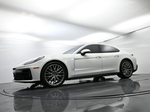 Certified 2025 Porsche Panamera image 44