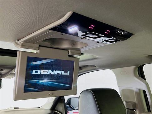 Used 2018 GMC Yukon Denali w/ Denali Ultimate Package image 28