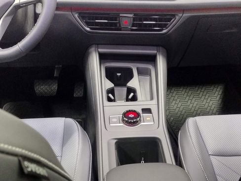 New 2025 Volkswagen Tiguan SE image 36