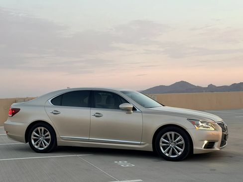 Used 2013 Lexus LS 460 w/ Comfort Pkg RWD image 3
