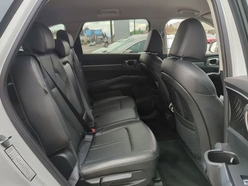 Used 2024 Kia Sorento S FWD image 32