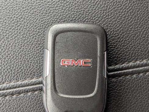Used 2023 GMC Terrain SLT image 35