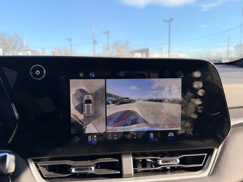 Used 2025 Chevrolet Equinox LT w/ Convenience Package II image 25