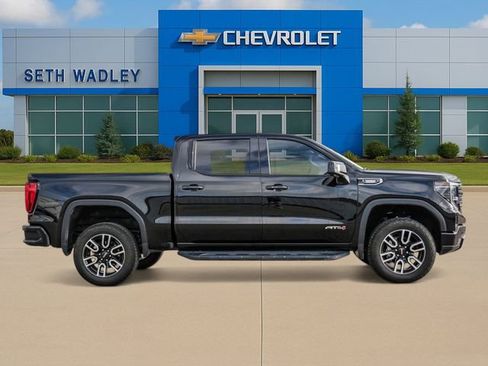 Used 2025 GMC Sierra 1500 AT4 w/ Technology Package AWD/4WD image 8