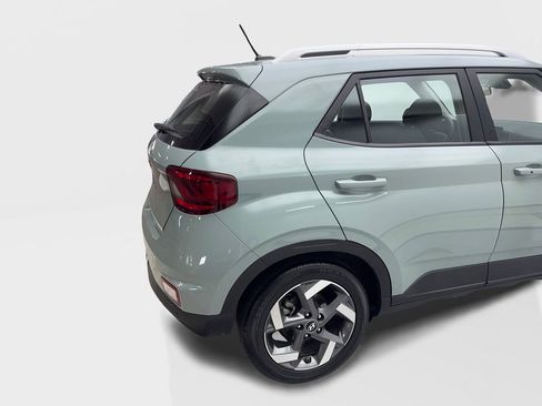 Used 2025 Hyundai Venue SEL image 16