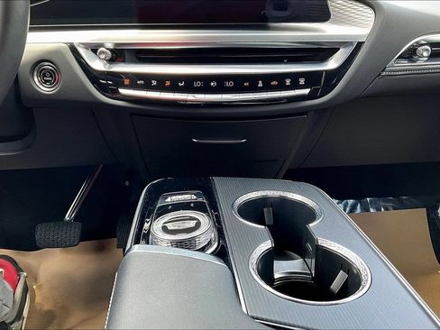 Certified 2024 Cadillac Lyriq Luxury AWD/4WD image 15