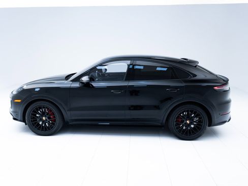 Used 2023 Porsche Cayenne GTS image 2