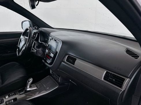 Used 2019 Mitsubishi Outlander GT image 29