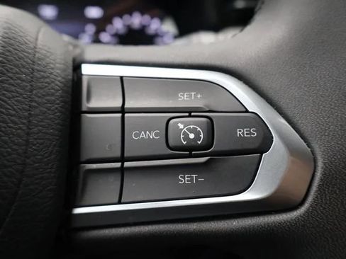 Used 2024 Jeep Compass Latitude AWD/4WD image 23