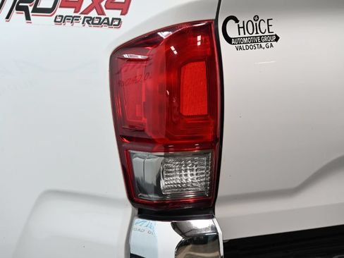 Used 2016 Toyota Tacoma TRD Off-Road w/ Towing Package AWD/4WD image 16