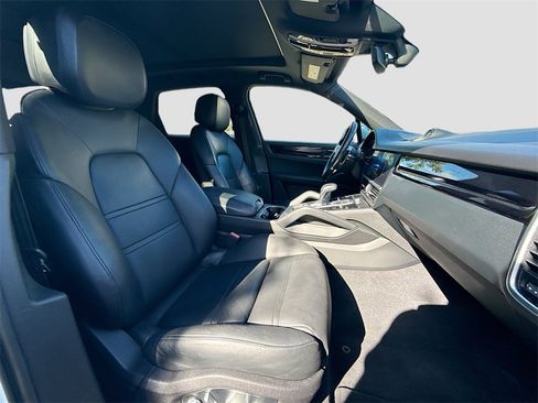Used 2019 Porsche Cayenne S w/ Premium Plus Package image 31