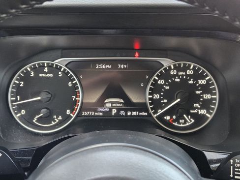 Used 2025 Nissan Pathfinder SV image 10