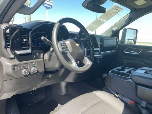 Used 2025 Chevrolet Silverado 2500 LT w/ Convenience Package image 10